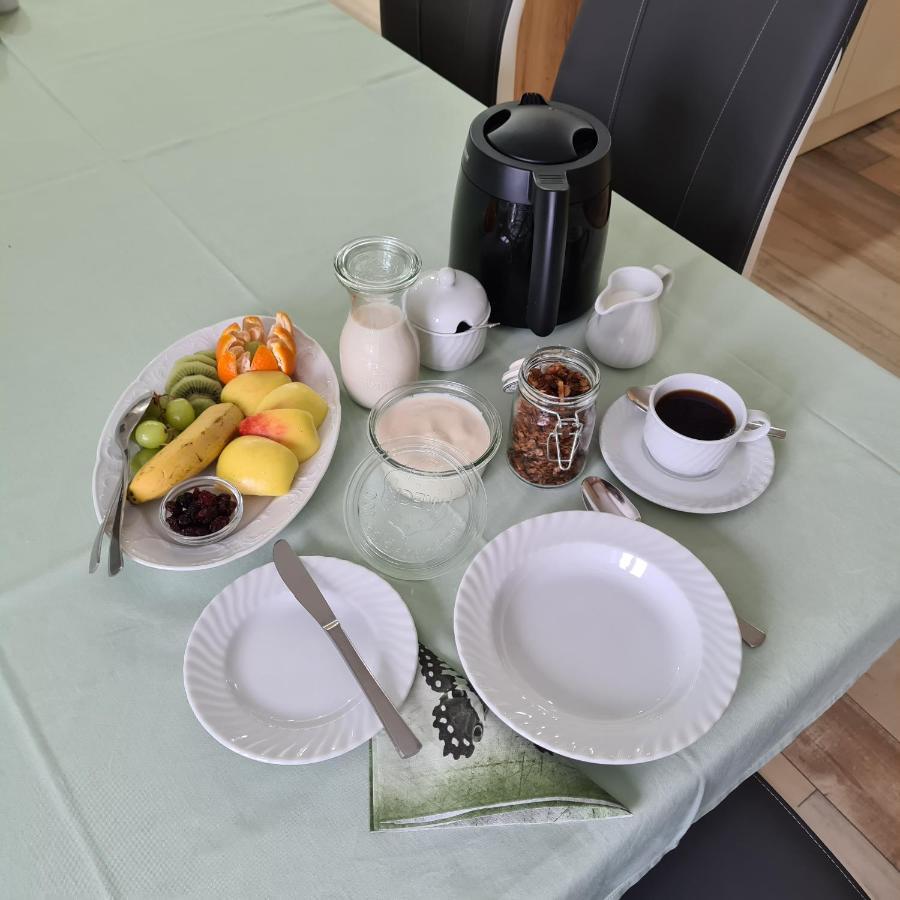 Gaestezimmer Treuen - Bed & Breakfast Buitenkant foto