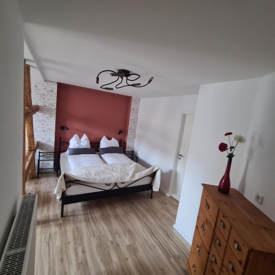 Gaestezimmer Treuen - Bed & Breakfast Buitenkant foto