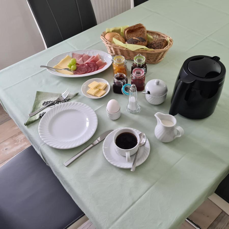 Gaestezimmer Treuen - Bed & Breakfast Buitenkant foto